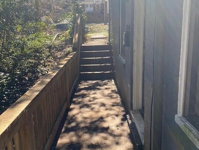 Building Photo - 1280 Stillwood Dr NE