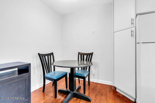 Building Photo - 1304 Ocean Ave N