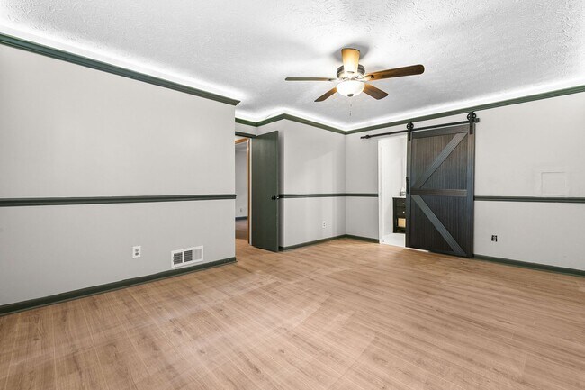 Building Photo - Fully Renovated Three Bedroom in the heart of Stockbridge!