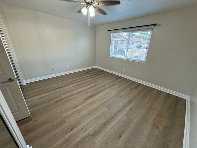 Building Photo - Galleria  Town Homes 2 Bedroom 1.5 Bath in...