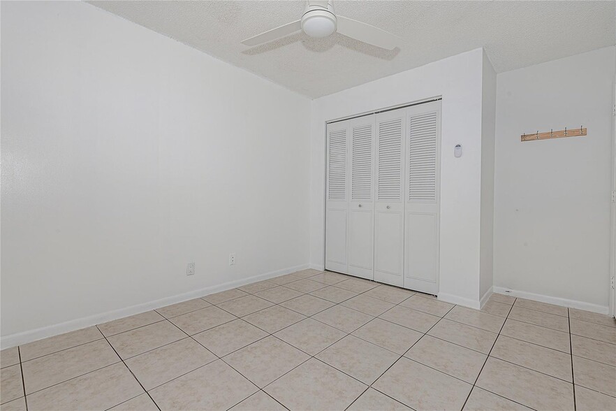 Building Photo - 2831 NW 51st Ter