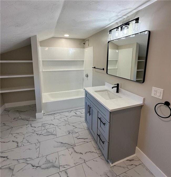 Building Photo - 28 Kitchener St