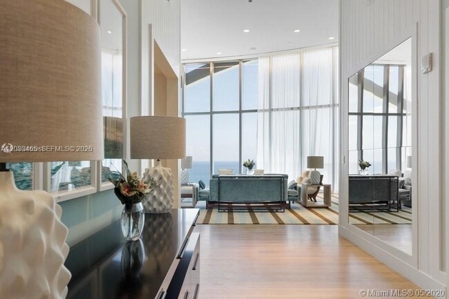 Building Photo - 15701 Collins Ave