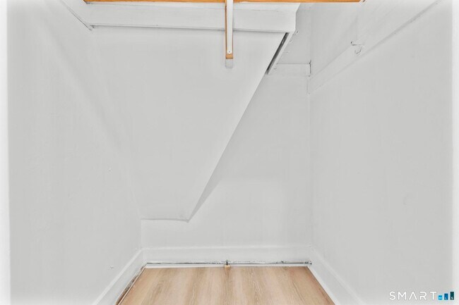 Building Photo - 141 Augur St