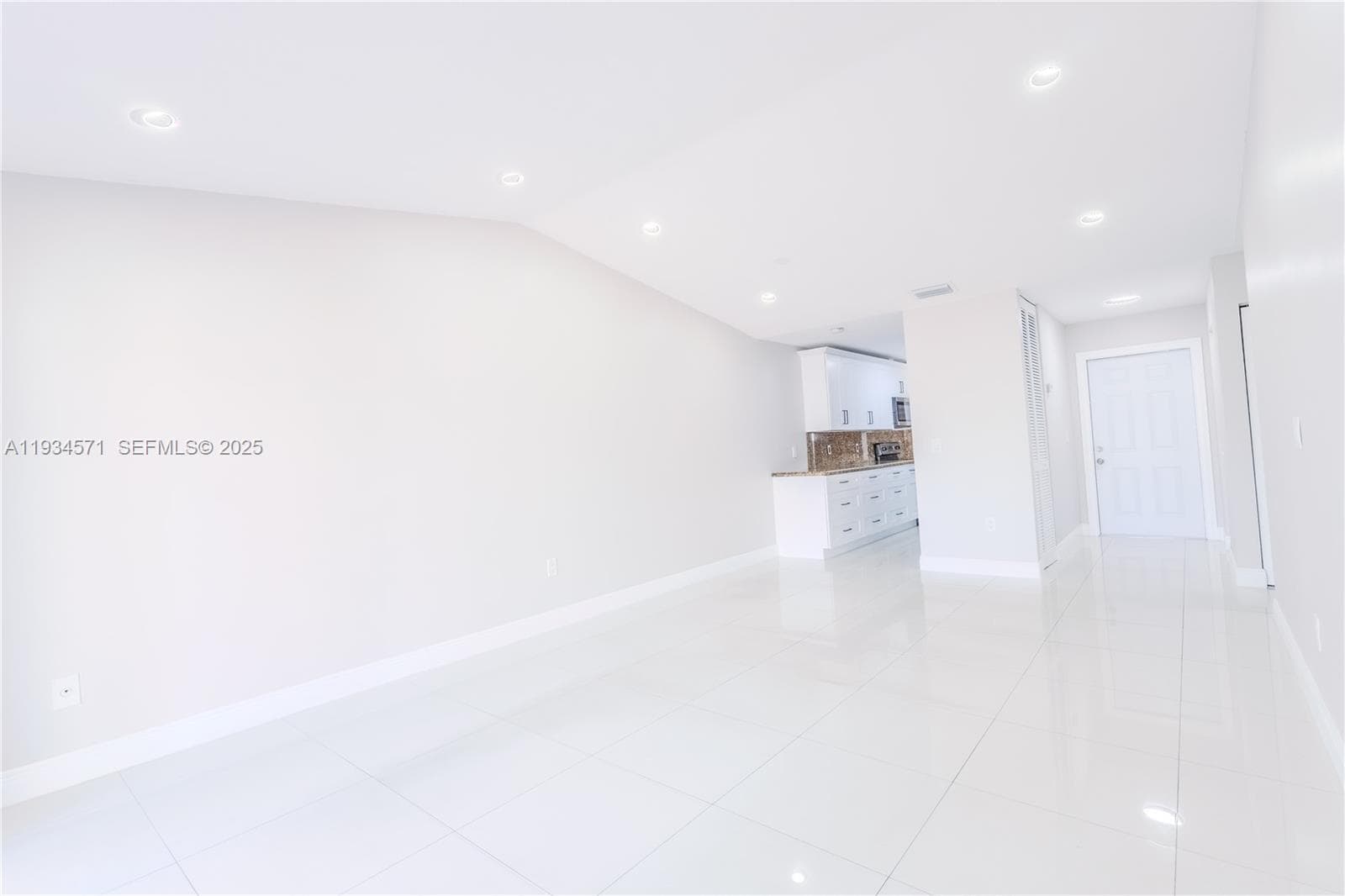 Building Photo - 5145 SW 140th Pl