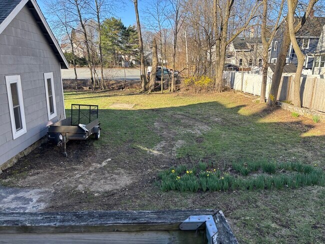 Building Photo - 240 Nahatan St