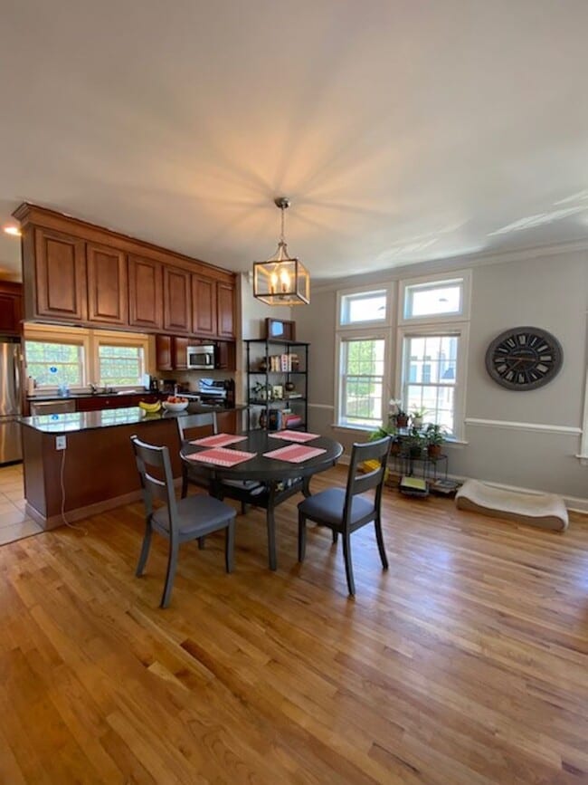 Building Photo - Three Bedroom 3.5 baths Townhouse for Rent...