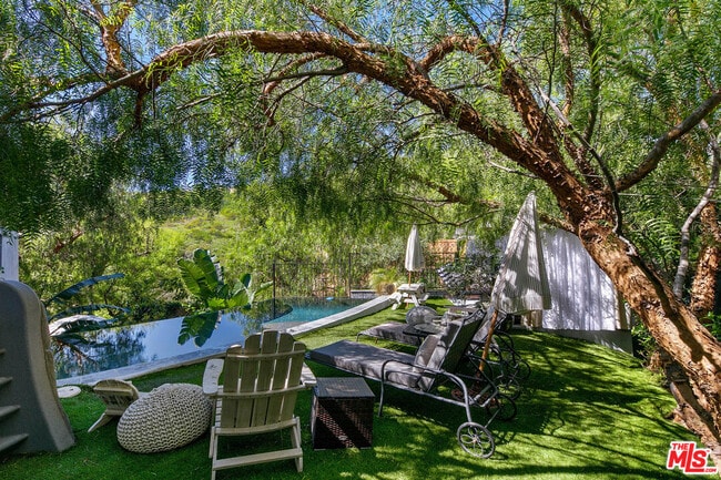 Building Photo - 2851 Seabreeze Dr