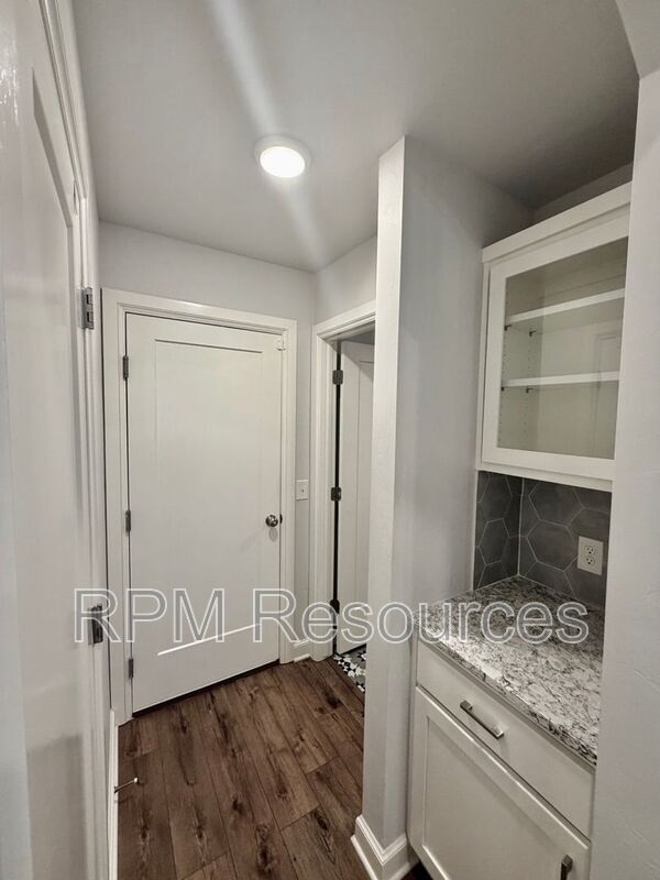 Building Photo - 412 Kearny Ln