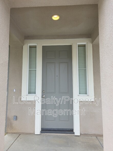 Building Photo - 1737 Dobell St