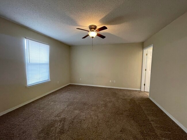 Building Photo - 240 Westview Dr