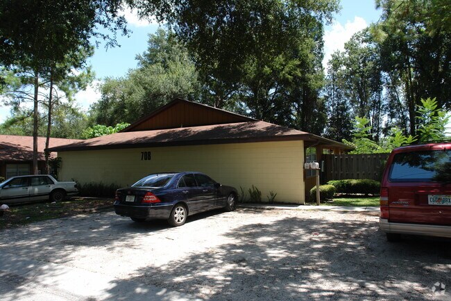 Building Photo - 704-732 Angelina Ln