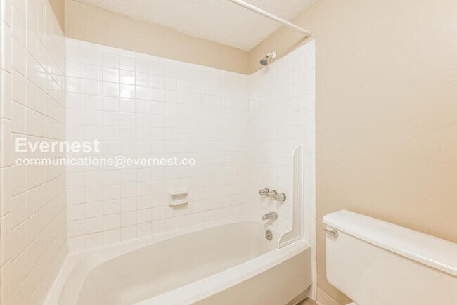 Building Photo - 1 Bed, 1 Bath Condo with Off-Street Parking / Available Soon!