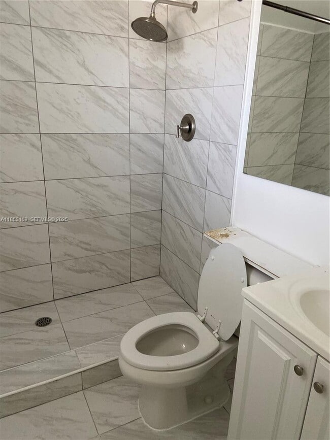 Building Photo - 1350 NE 119th St