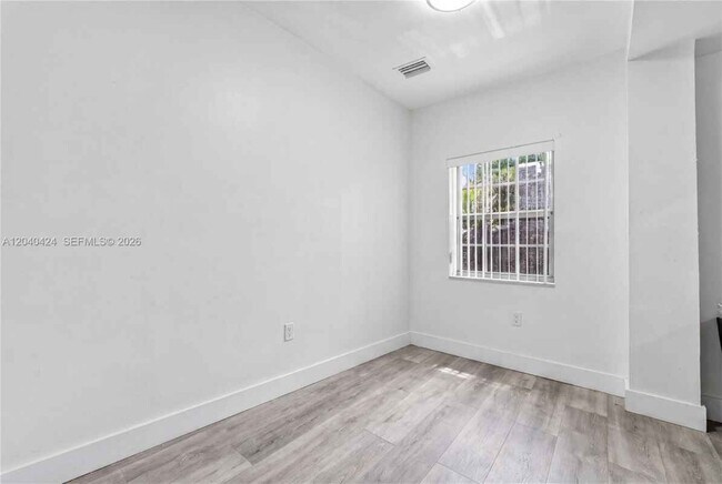 Building Photo - 1168 NW 30th St