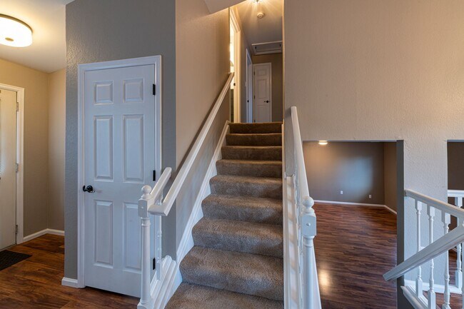 Building Photo - Wonderful 4-bed, 3-bath home adjacent to walking paths and parks