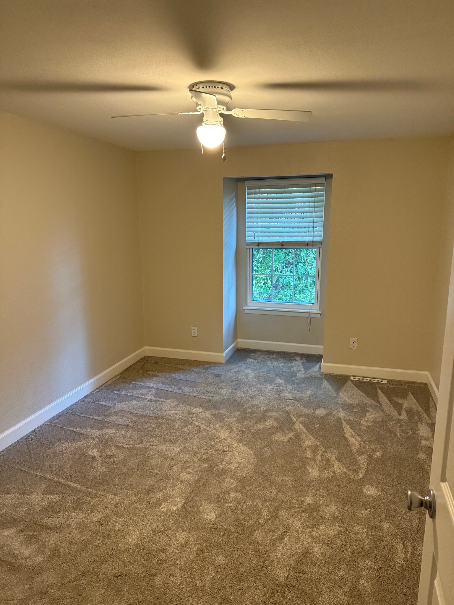 2nd bedroom - 1017 S Fraser Way