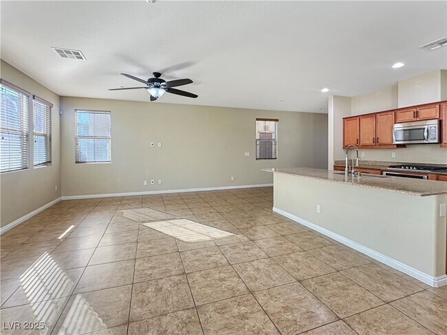 Building Photo - 945 Spiracle Ave
