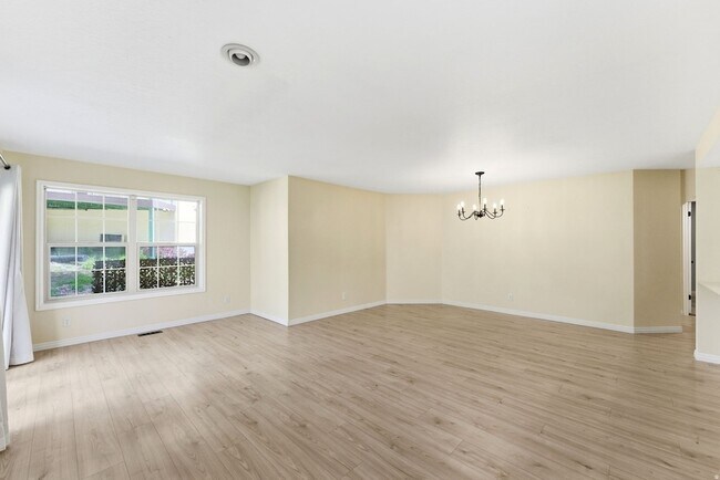 Building Photo - 1041 W Grindelwald Ct