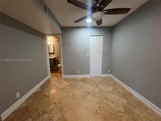 Building Photo - 9777 Westview Dr