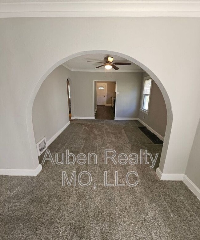 Building Photo - 1158 E 75th Terrace