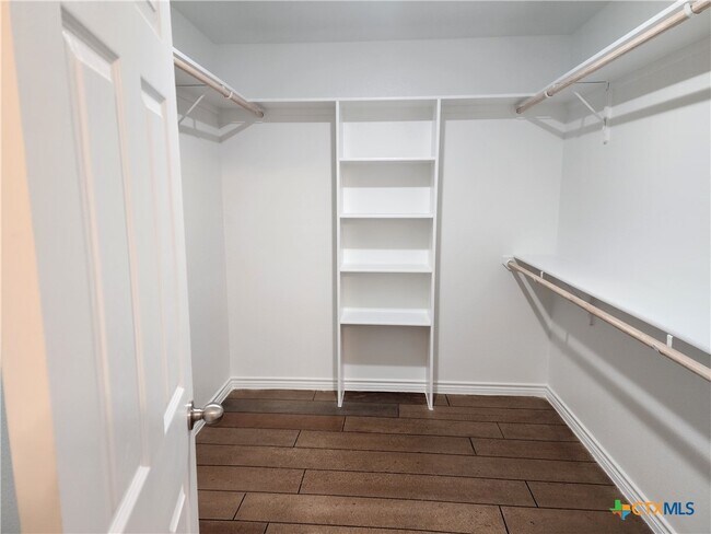 Building Photo - 546 Lost Trl