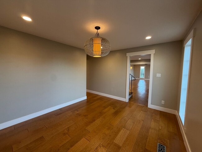 Building Photo - SPACIOUS PROPERTY DOWNTOWN FOR RENT!