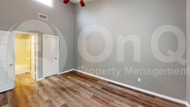 Building Photo - 2420 Moneda St