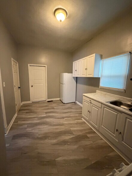 Building Photo - 1417 S 28th St