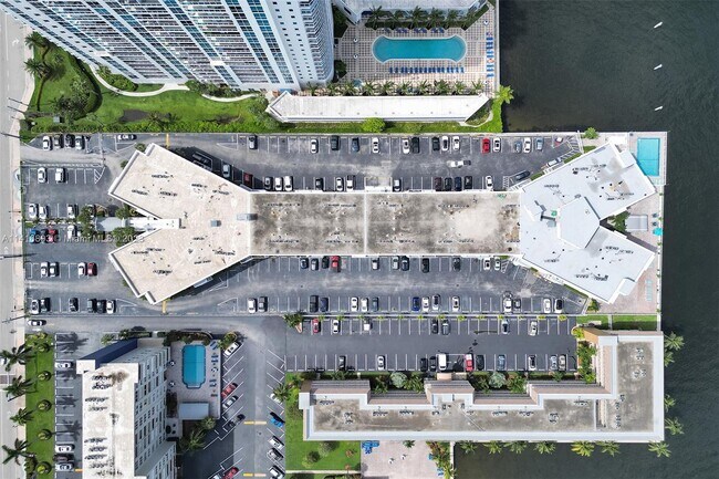 Building Photo - 1913 S Ocean Dr