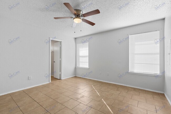 Building Photo - Cute 2/2 Duplex in Fort Worth!