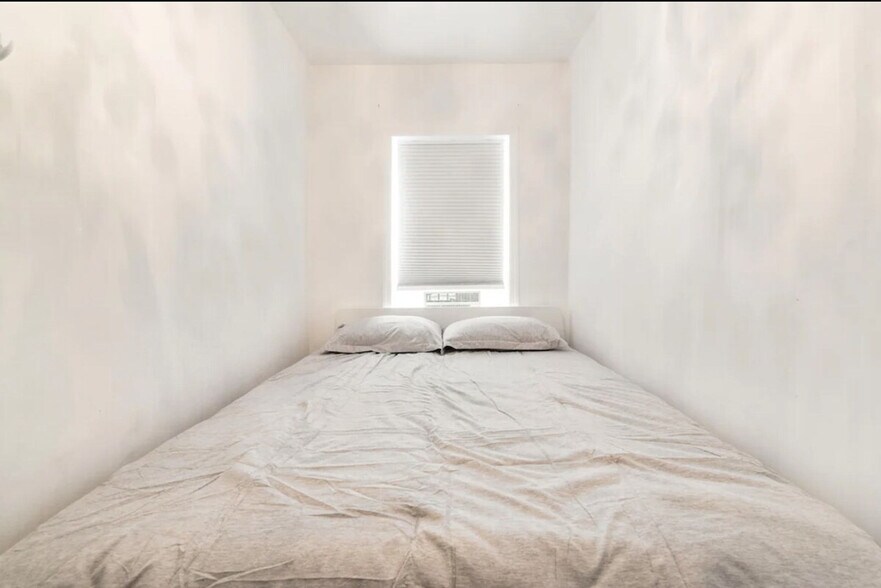 Building Photo - 600 2nd Ave