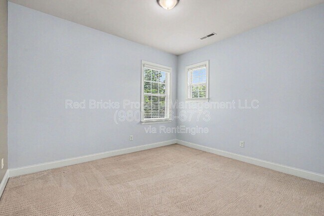 Building Photo - 655 Brookhaven Dr