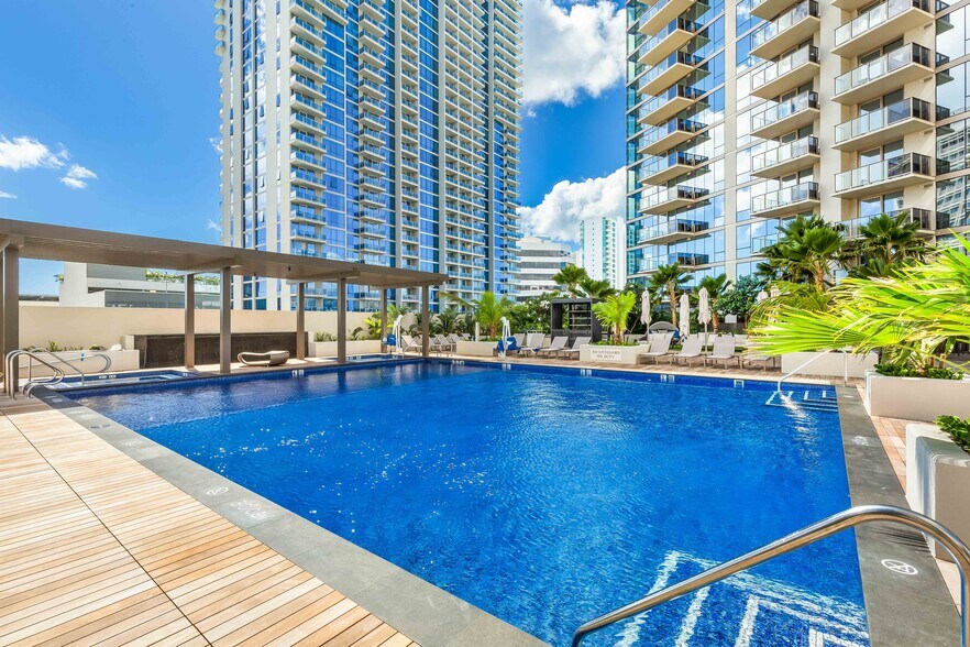 Building Photo - 1388 Kapiolani Blvd