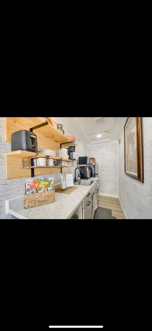 Building Photo - 2427 Park St