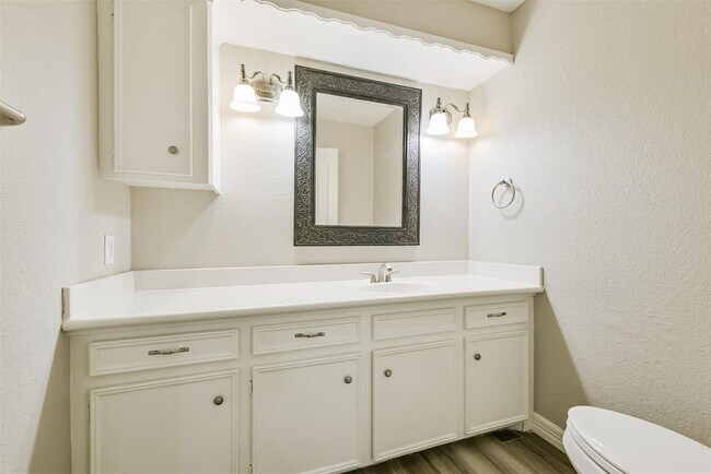 Building Photo - 28902 Twisted Oak Dr