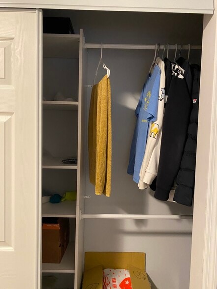 Building Photo - 10 Farm St