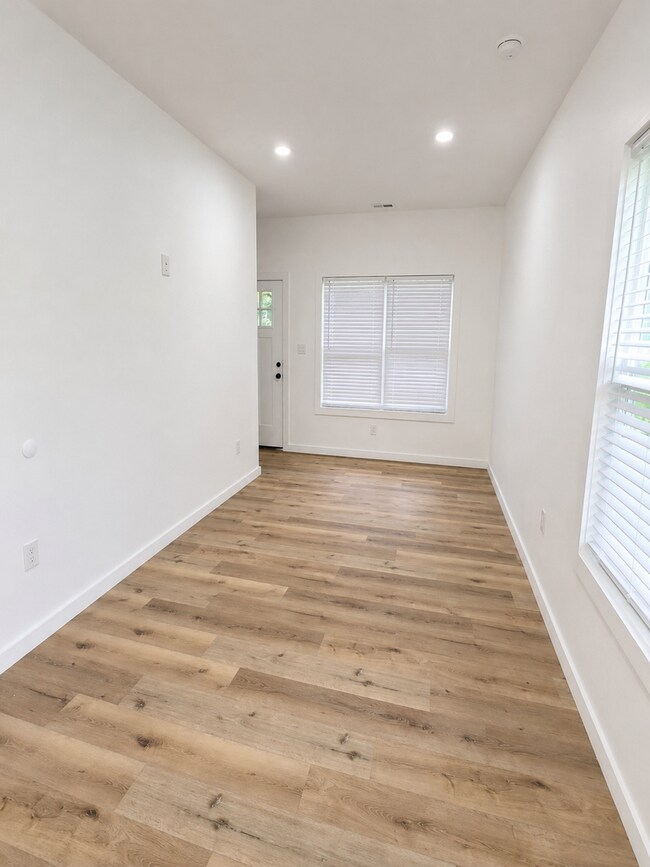 Building Photo - Brand-New 2-Bedroom Home with Modern Finishes in Crossville