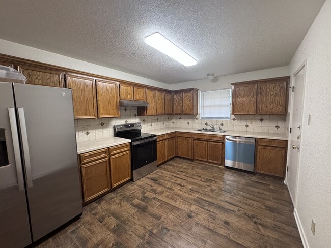 Building Photo - 1801 Thomas Ct