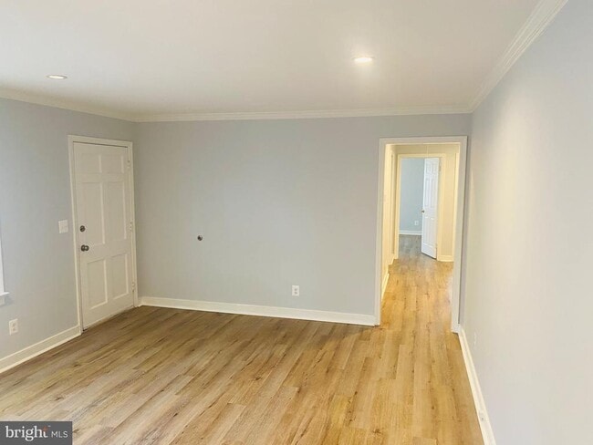 Building Photo - 856 Churchill Dr