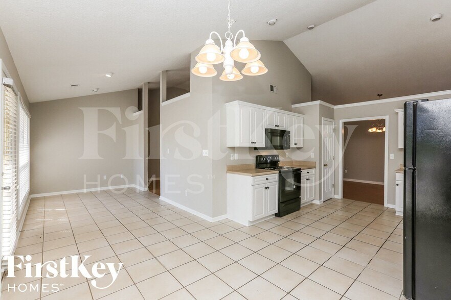 Building Photo - 200 Summer Hill Dr