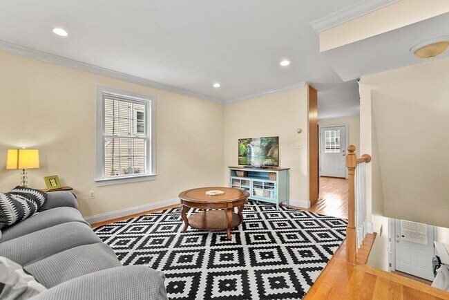 Building Photo - 224 Robbins St