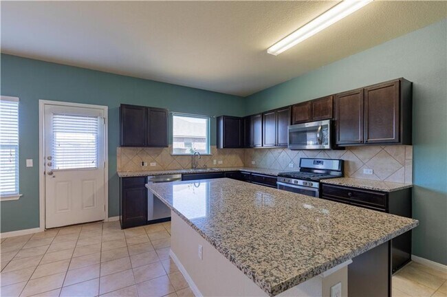 Building Photo - Spacious 4/BR, 2.5/BA Home in Cedar Park –...