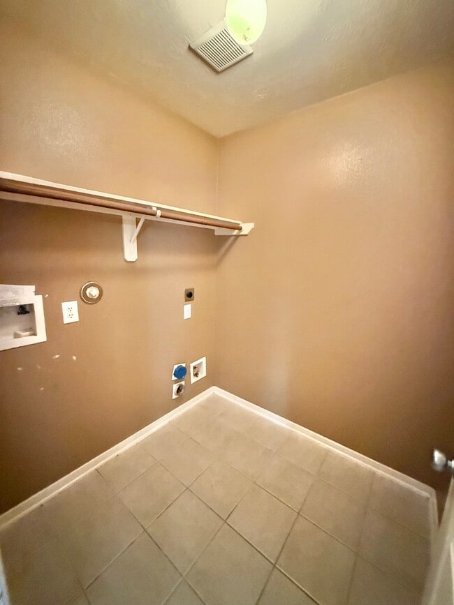 Building Photo - 15107 Summer Sunset Dr