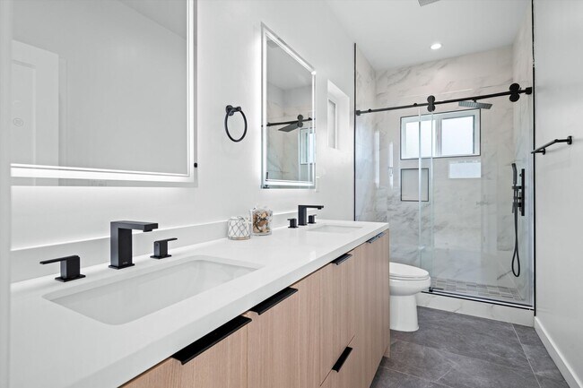 Building Photo - 1840 Stoner Ave