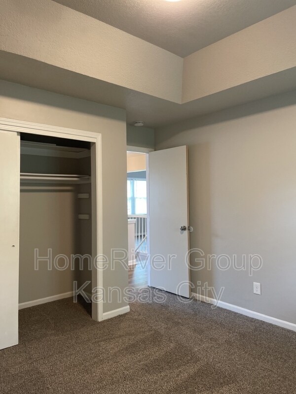 Building Photo - 418 N Prairie St