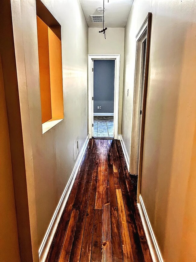 Building Photo - 408 E 31st St