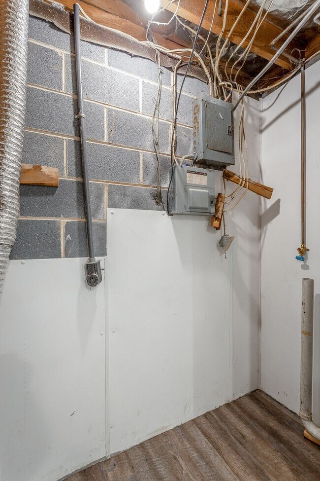 Building Photo - 5221 Old Trail