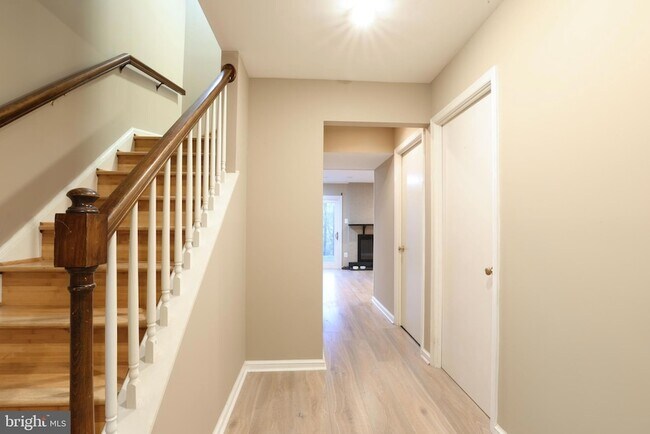 Building Photo - 7966 Hidden Bridge Dr