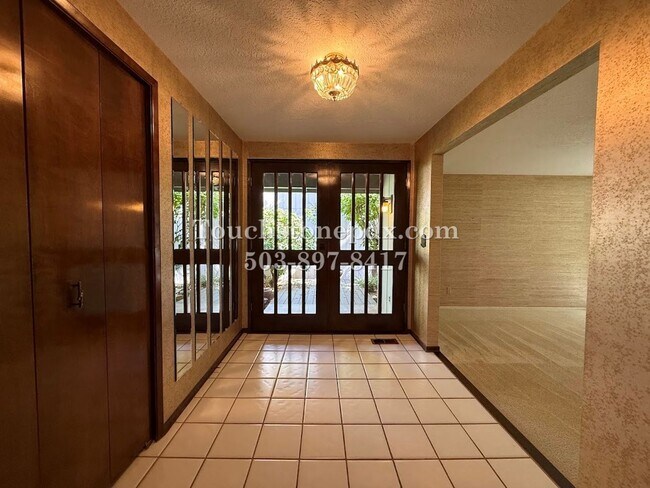 Building Photo - 13540 SW Hyland Park Ct